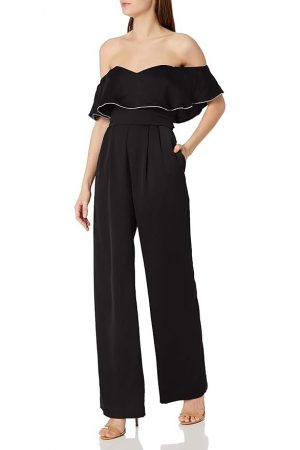 LOUNGE IN FESTIVE FASHION