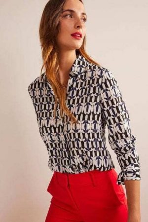 Women Regular Fit Printed Spread Collar Casual Shirt